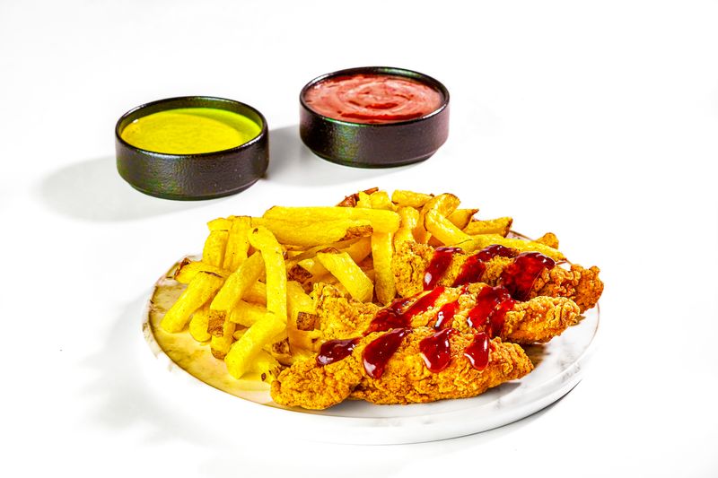 Crispy chicken wings with dipping sauce